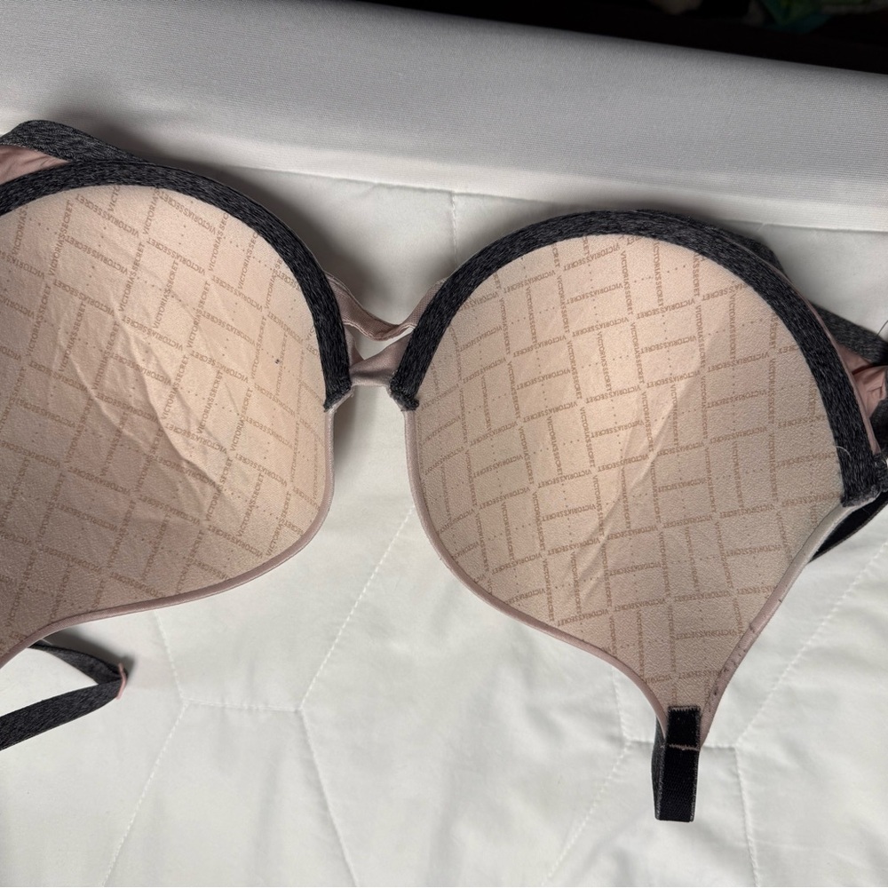 Victoria's Secret Pink and Black Bra - Picture 2 of 3